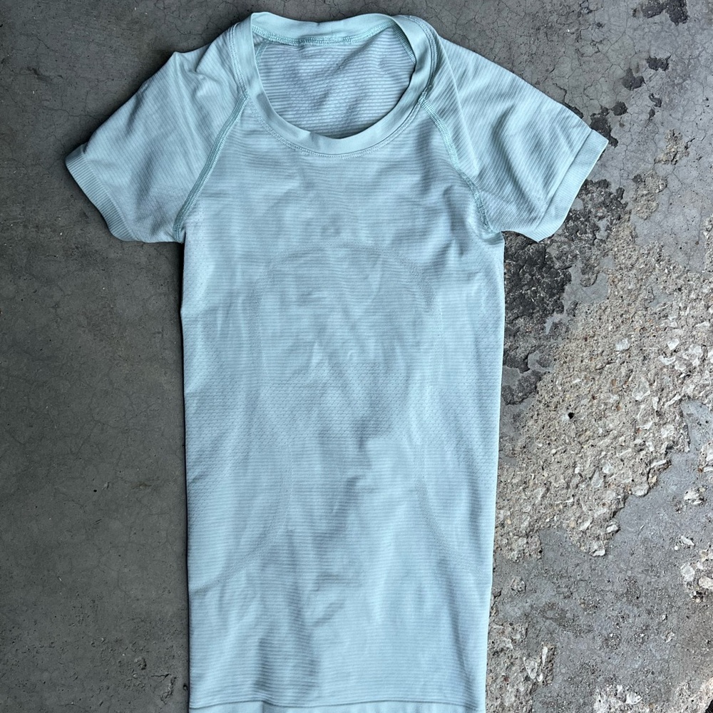 Lululemon Swiftly Tech Short Sleeve Tee – Size 0 (Light Blue/Green)